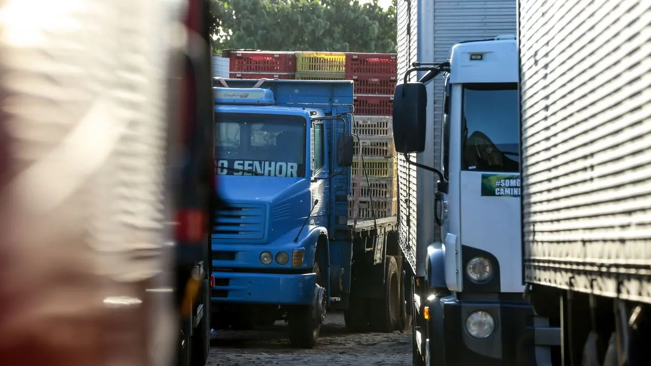 Imagem da notícia: Transportadoras de combustíveis fazem paralisações em três estados contra alta do diesel