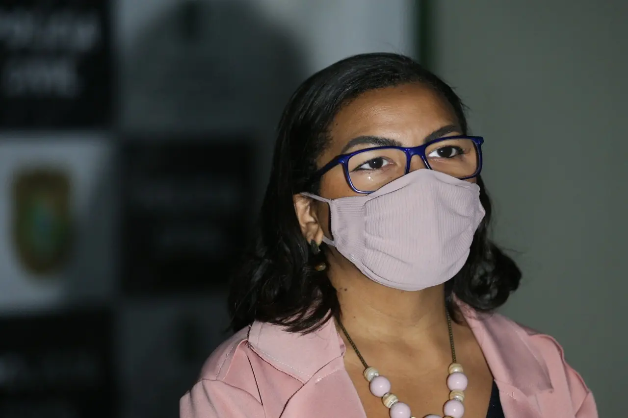 Imagem da notícia: ‘Essa crioula quer aparecer’: delegada diz ser julgada na internet após denunciar racismo na Zara