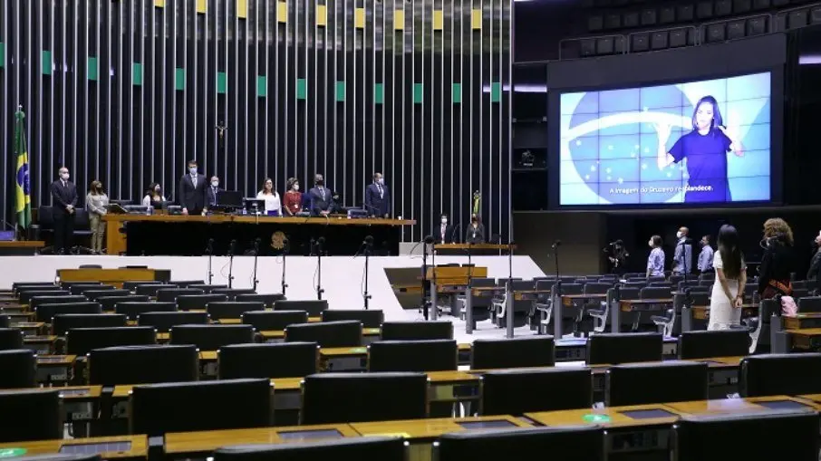 Imagem da notícia: PEC que eleva gastos em R$ 83 bilhões e fura teto é aprovada por Comissão da Câmara
