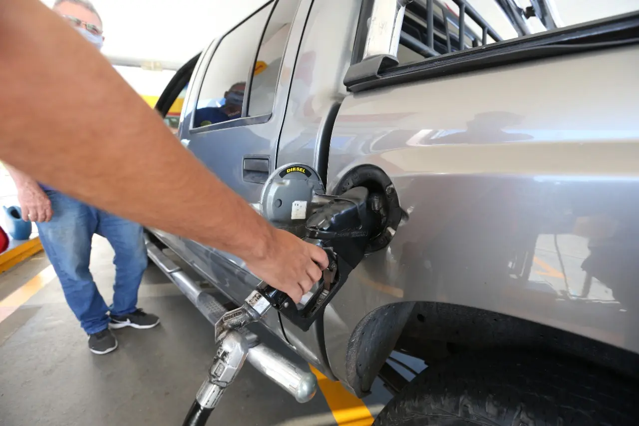 Imagem da notícia: Preço da gasolina no Ceará chega a R$ 7,10 e é o mais alto em três meses