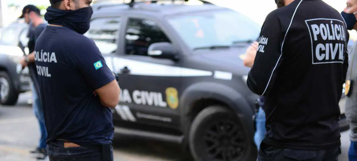 Imagem da notícia: Estudante de 14 anos é apreendido após ameaçar diretora de escola com abridor de garrafas