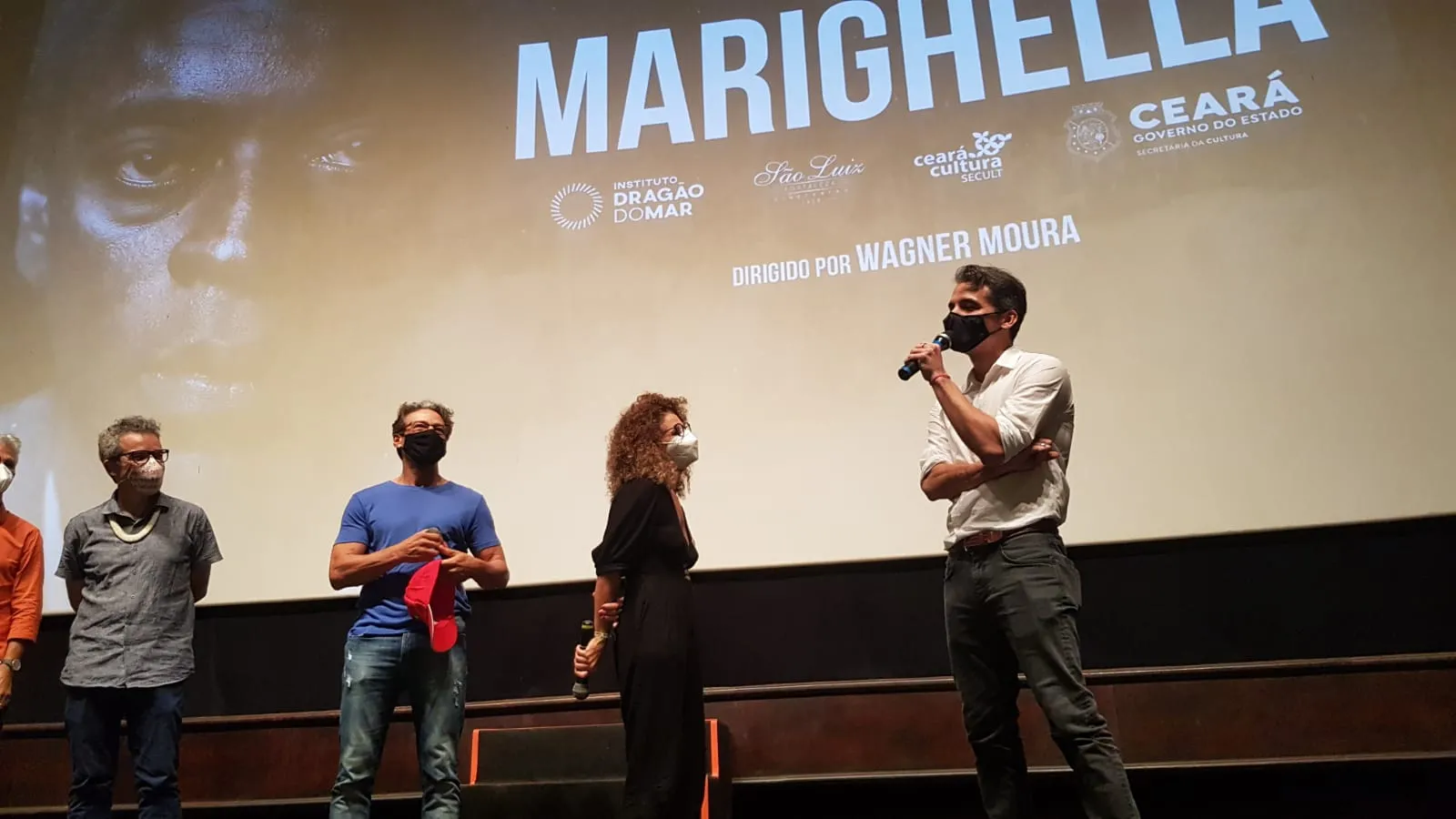Wagner Moura fala durante a pré-estreia do filme 
