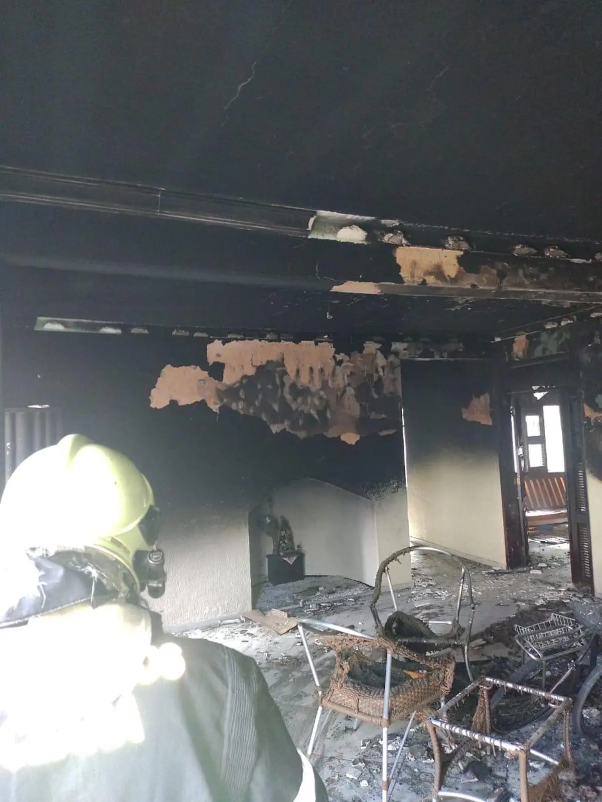 Imagem da notícia: Imagem de santa resiste a incêndio em residência de Fortaleza; veja 