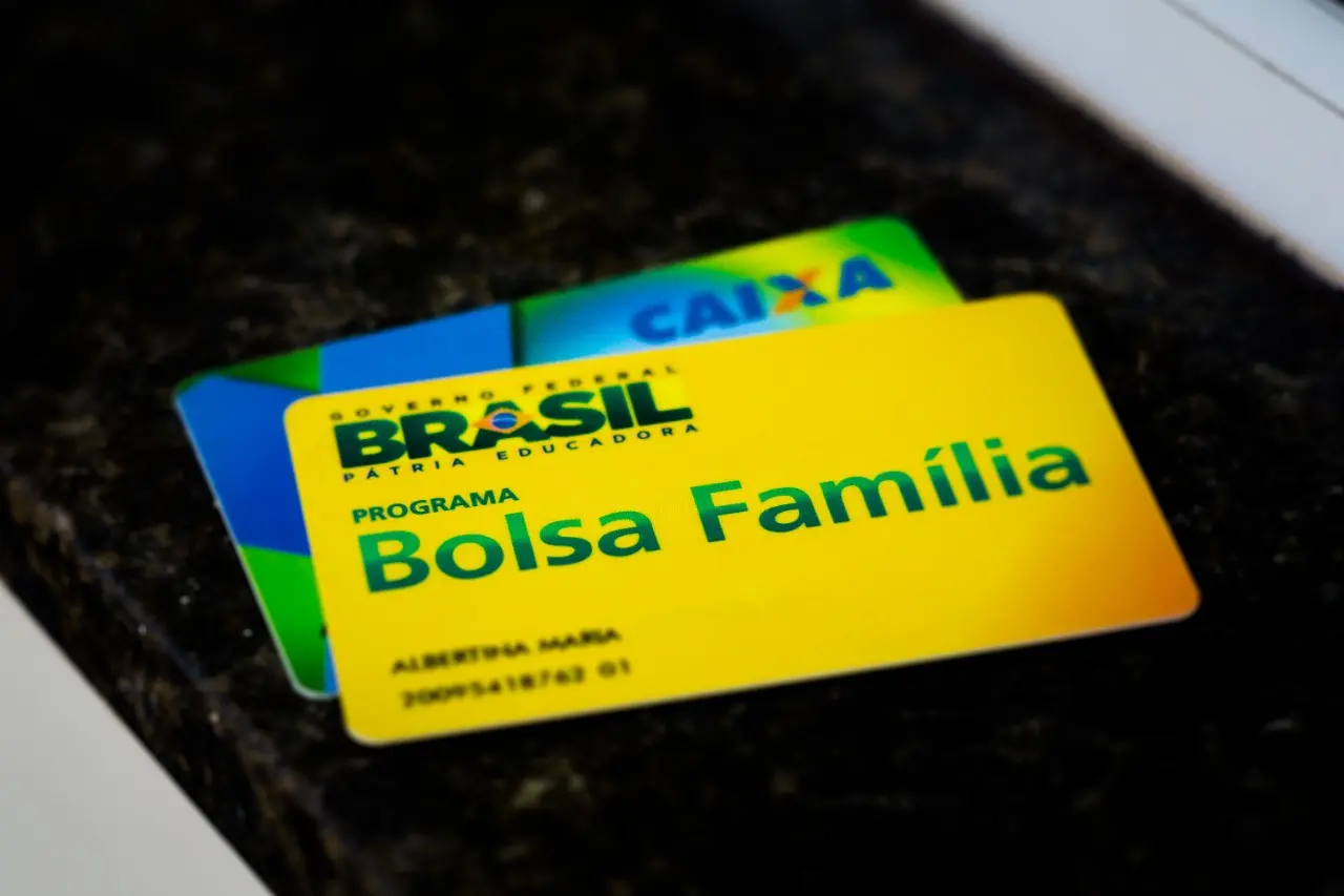 Imagem da notícia: Auxílio Brasil começará a ser pago a partir de 17 de novembro