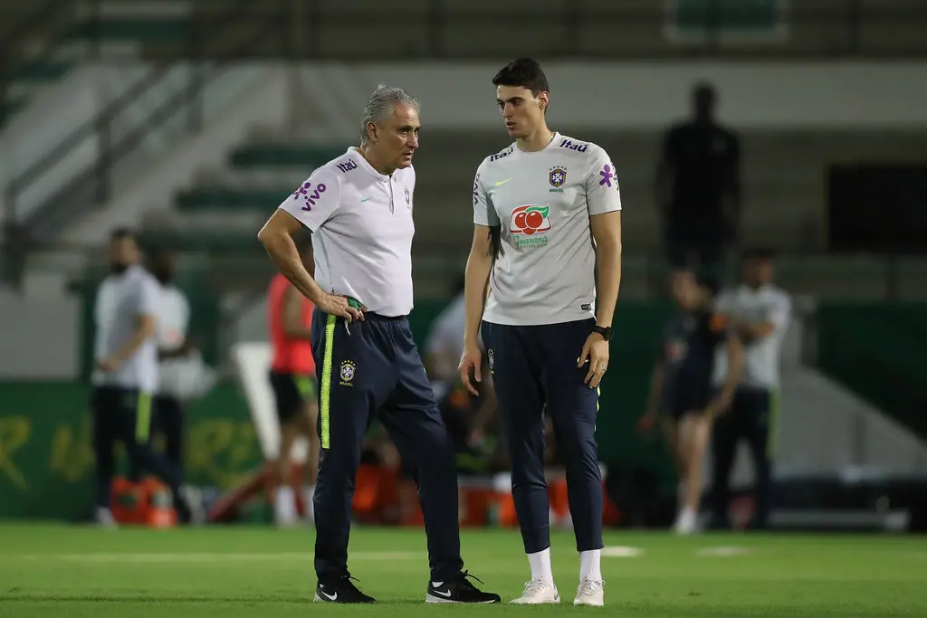 Imagem da notícia: Filho de Tite curte postagem homofóbica de Mauricio Souza; Seleção diz repudiar preconceito