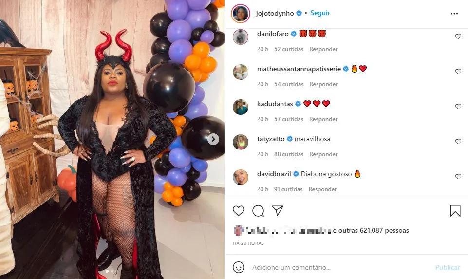 Diversos famosos reagiram com emojis à publicação