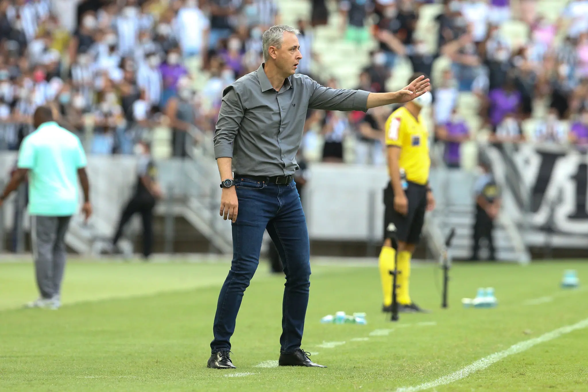 Imagem da notícia: Tiago Nunes destrincha aspecto tático do Ceará e analisa vitória diante do Fluminense: “emblemática”