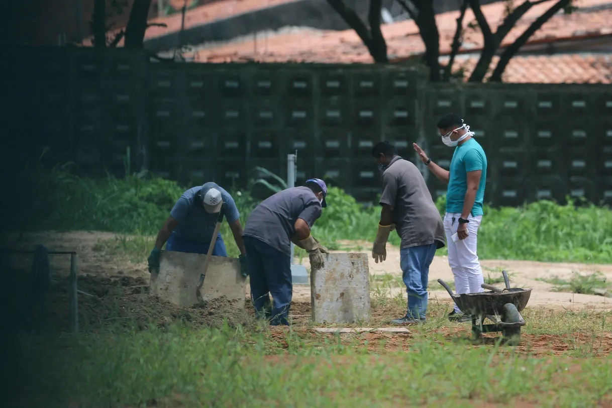 Presenciar o corpo durante o velório ou enterro faz parte do processo para entender o significado da morte