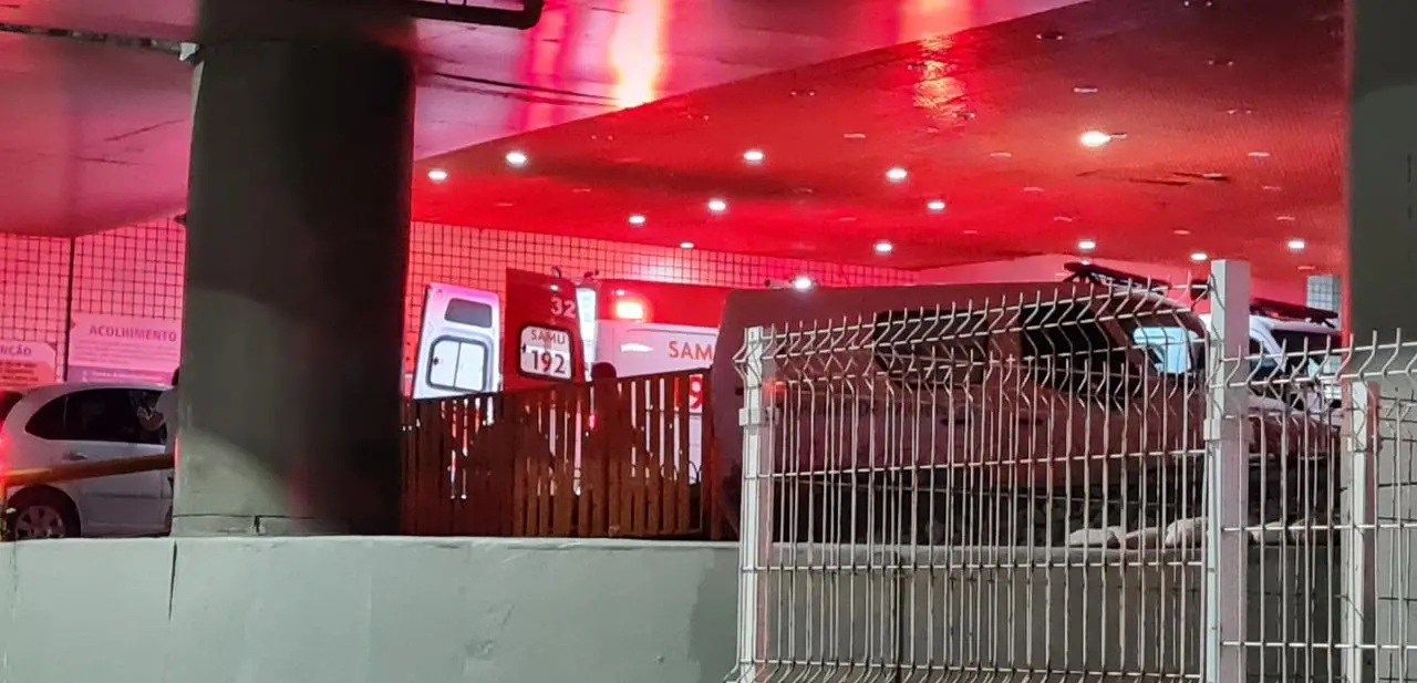 Imagem da notícia: Paciente furta pinça cirúrgica, fere outro internado e duas enfermeiras, e ataca PM em Fortaleza