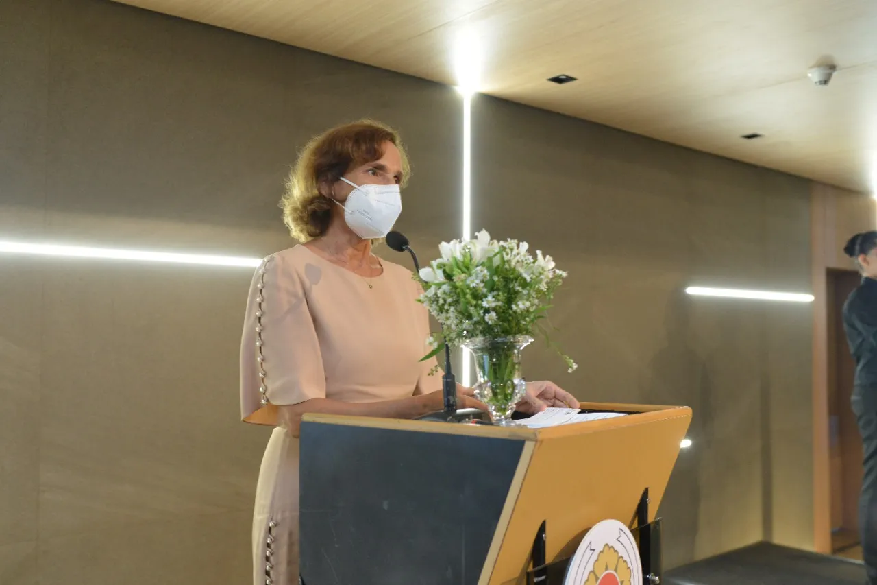 A vice-governadora do Ceará, Izolda Cela, revelou conversas com o embaixador da Coreia para trocar informações e importar estratégias para melhorar a educação no Ceará