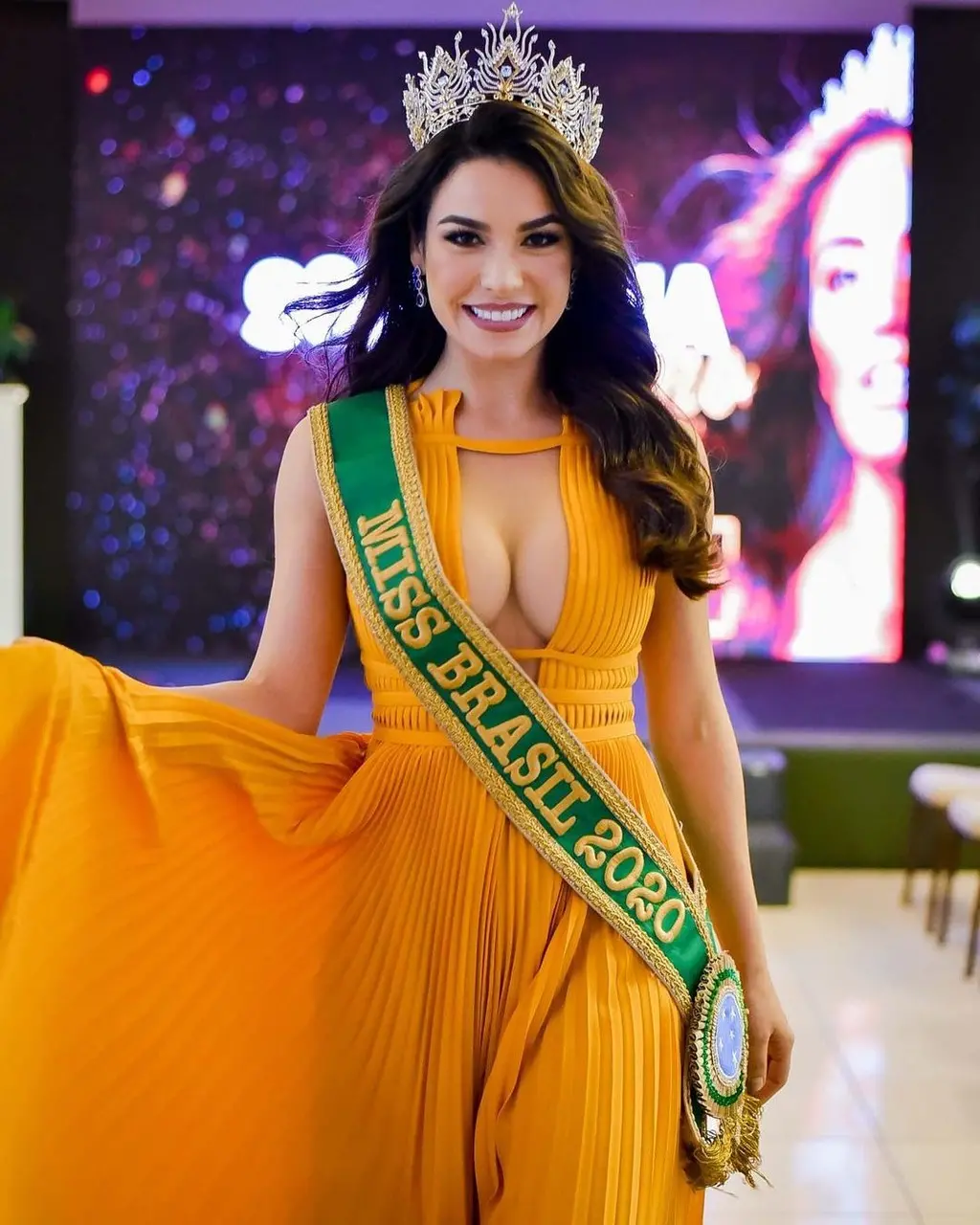 Imagem da notícia: Julia Gama, atual Miss Brasil, é desconvidada da edição 2021 de premiação