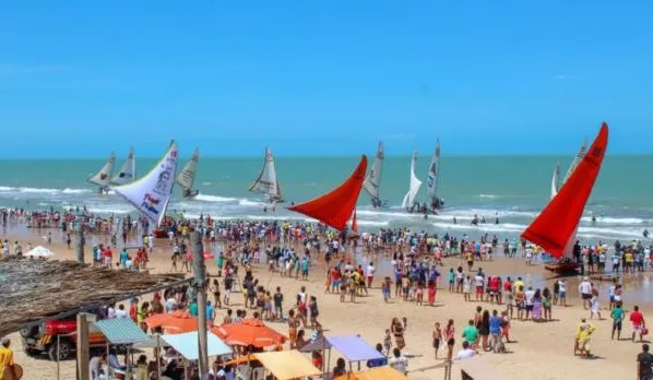 Canoa Quebrada é o destino mais procurado da cidade de Aracati