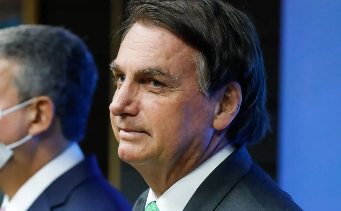 Imagem da notícia: Planalto impõe sigilo de 100 anos a exames de anticorpos de Bolsonaro contra a Covid-19