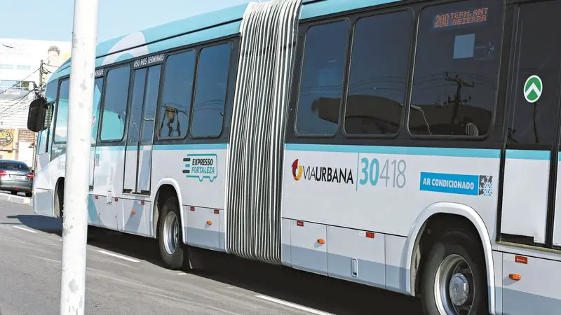 Imagem da notícia: Comprados por R$ 6 milhões, ônibus articulados param de circular totalmente em Fortaleza