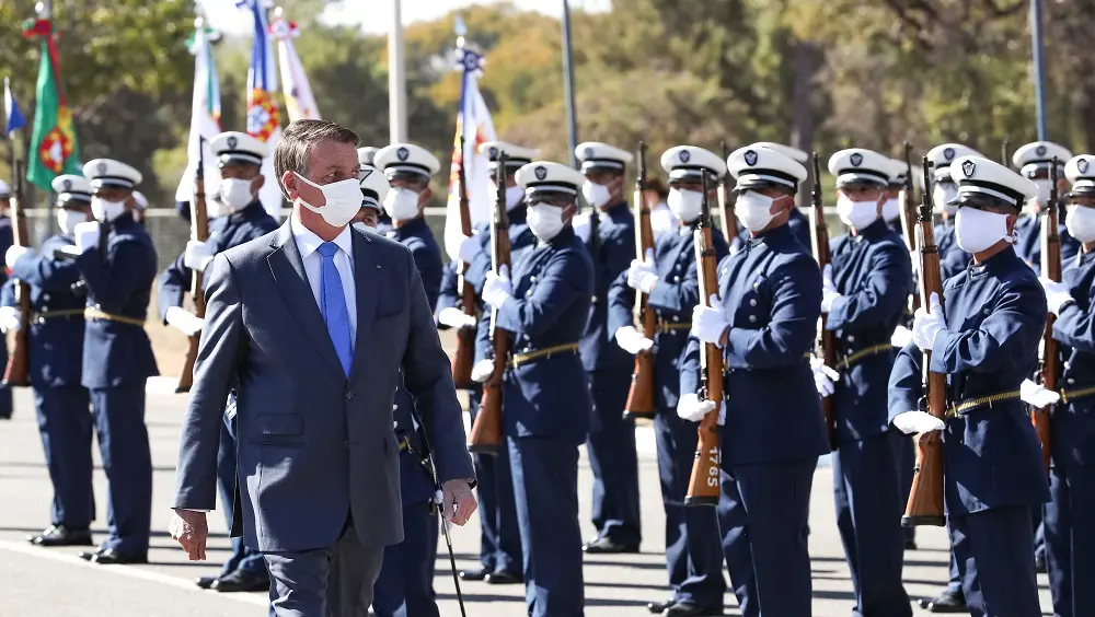 Imagem da notícia: Principal motivo de viagens de Bolsonaro, eventos militares ocuparam agenda 8 vezes mais que Covid