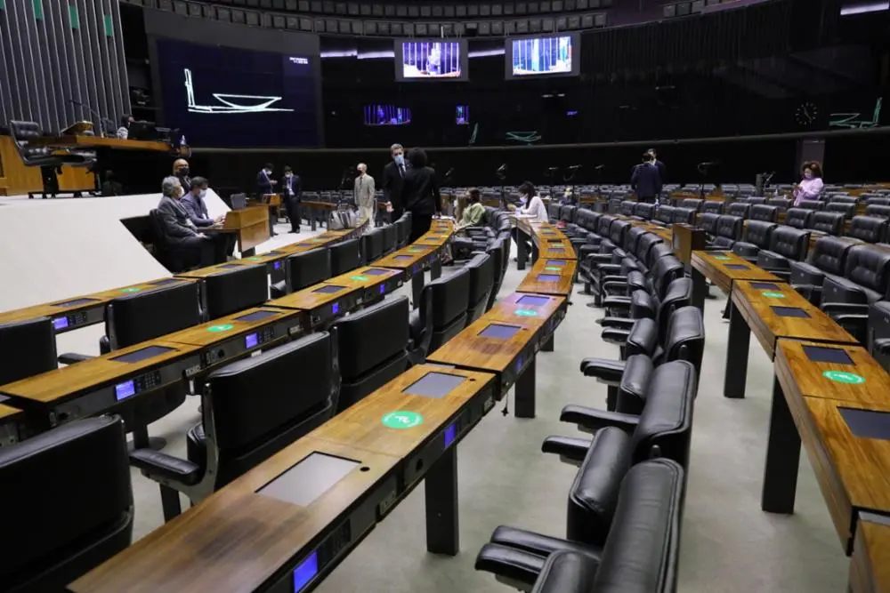 Imagem da notícia: Com Ciro no centro de racha, bancada do PDT pode ter mudanças de voto na PEC dos Precatórios