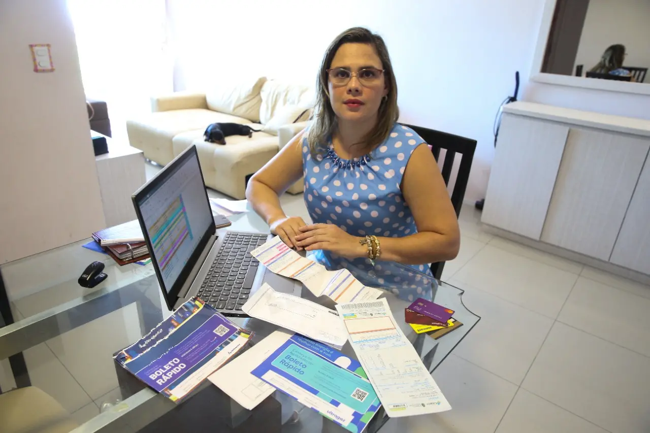 Imagem da notícia: Inadimplência no Ceará afeta 4 entre 10 famílias; endividados são quase 80%