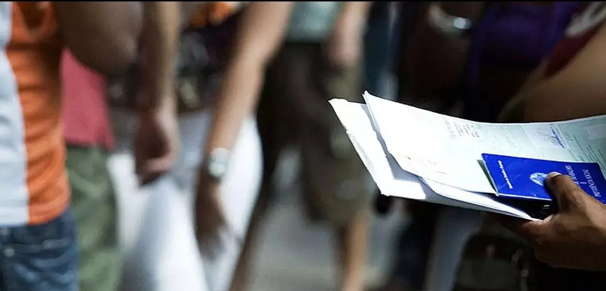 Imagem da notícia: Governo afrouxa regras e revisa mais de mil normas trabalhistas