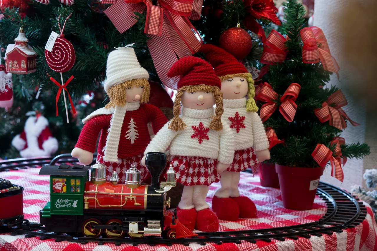 Decoração na cor vermelha ainda é bastante procurada por quem deseja enfeitar a casa no Natal
