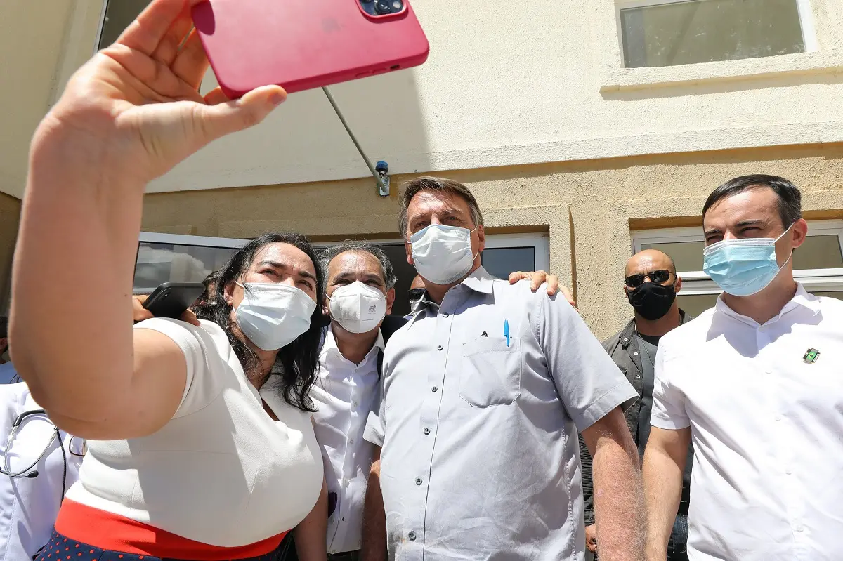 Imagem da notícia: Como a ida de Bolsonaro para o PL pode interferir na base de Camilo Santana no Ceará 