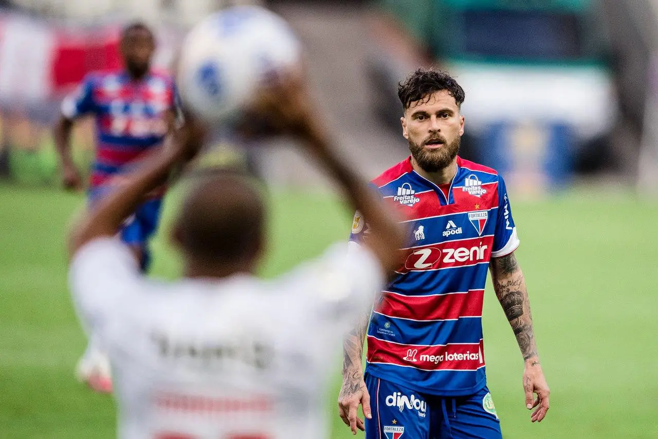 Imagem da notícia: Lucas Lima desfalca Fortaleza no Clássico-Rei por acúmulo de cartões amarelos