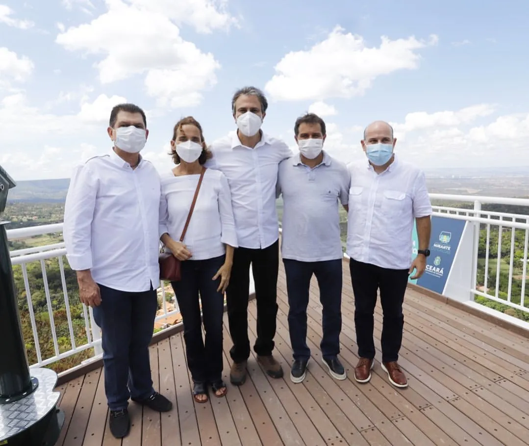Camilo com os pré-candidatos do PDT, Izolda Cela, Mauro Filho, Roberto Cláudio e Evandro Leitão