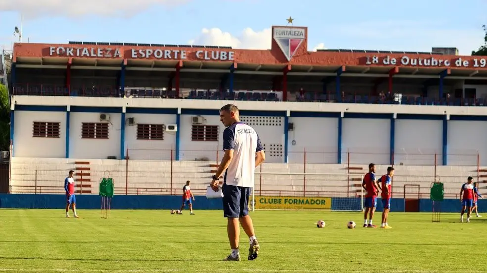 Imagem da notícia: Fortaleza realiza treino aberto para torcida nesta segunda-feira (15) com foco no Clássico-Rei