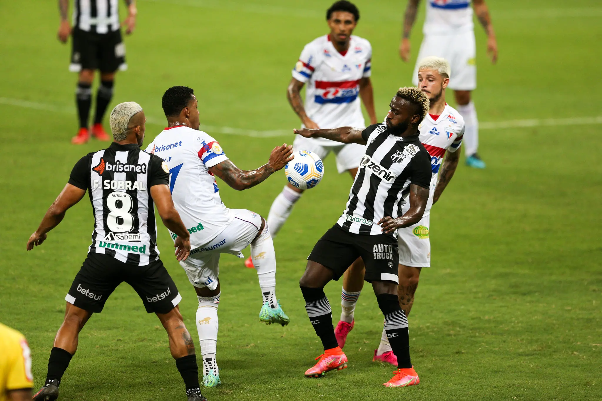 Imagem da notícia: Clássico-Rei desta quarta-feira será o último em 2021; veja como está o retrospecto neste ano
