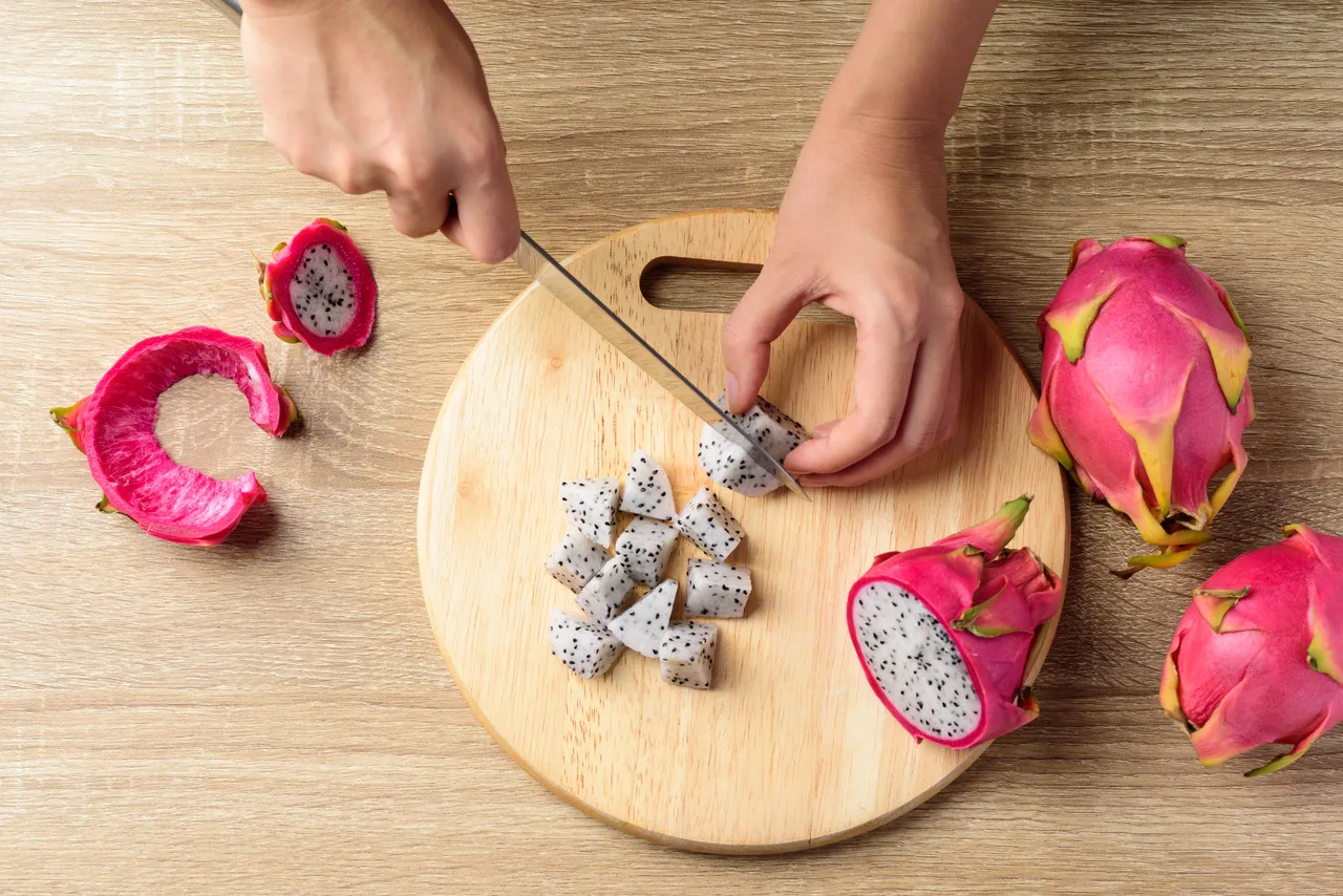 Cada 100g de pitaya vermelha fornece cerca de 11,35g de fibras