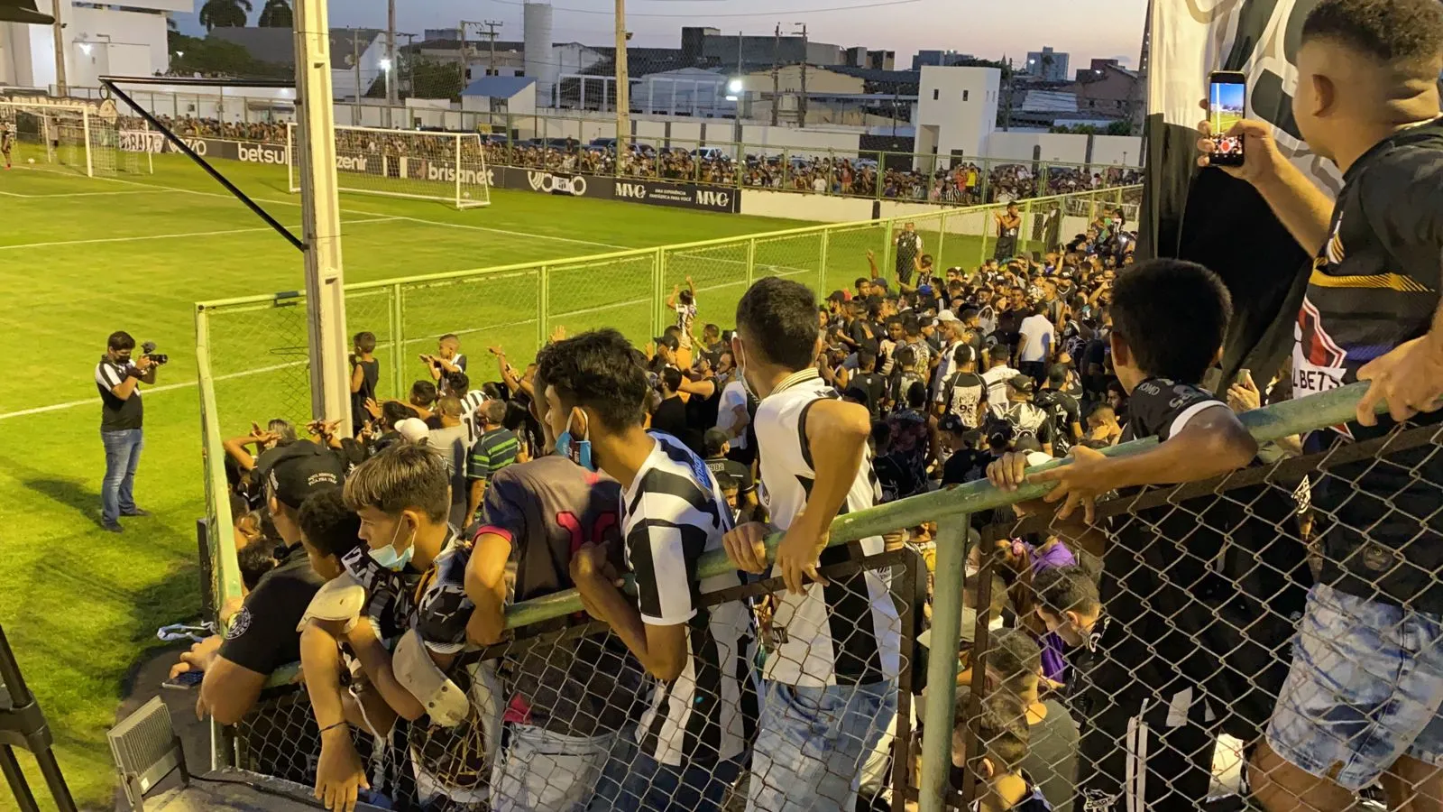 Torcida do Ceará acompanha treino aberto do clube em Porangabuçu