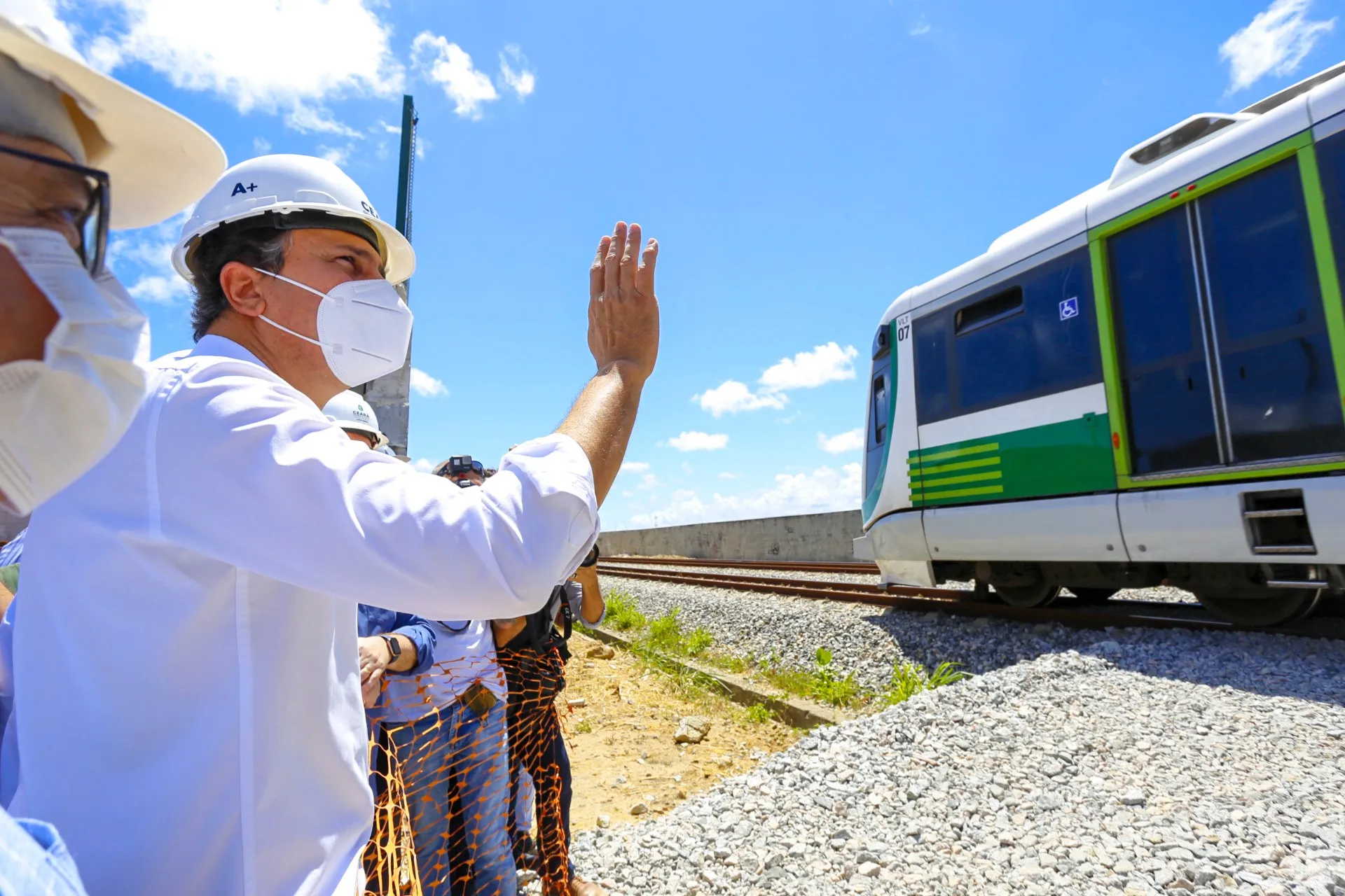 Governador Camilo Santana autorizou, neste mês, assinou ordem de serviço para a obra  do ramal de acesso que conecta o Aeroporto de Fortaleza ao VLT Parangaba-Mucuripe