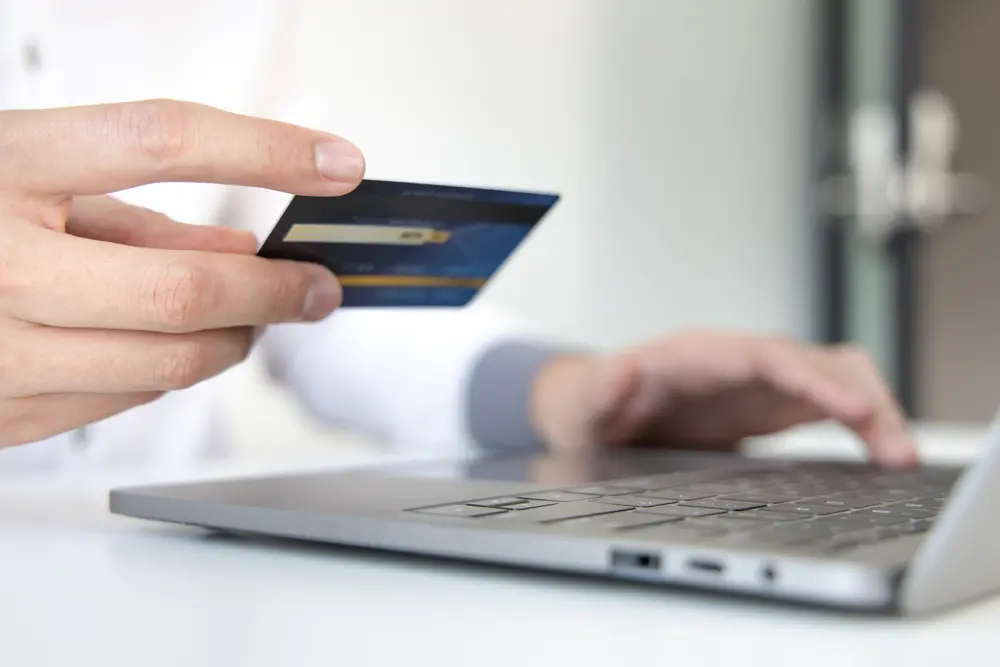 Imagem da notícia: Entenda quais os direitos do consumidor no caso de compras online 