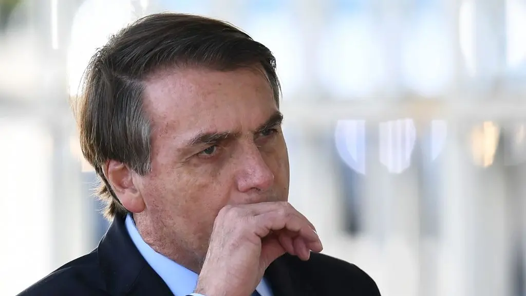 Imagem da notícia: Bolsonaro nega ter visto questões do Enem