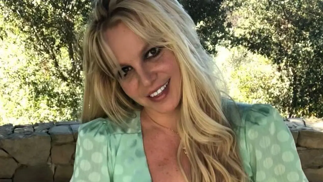 Imagem da notícia: Britney Spears declara estar feliz após fim da tutela: 'isso faz uma enorme diferença'