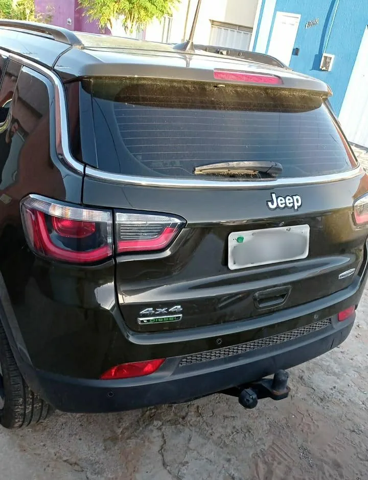 Carros de luxos foram apreendidos