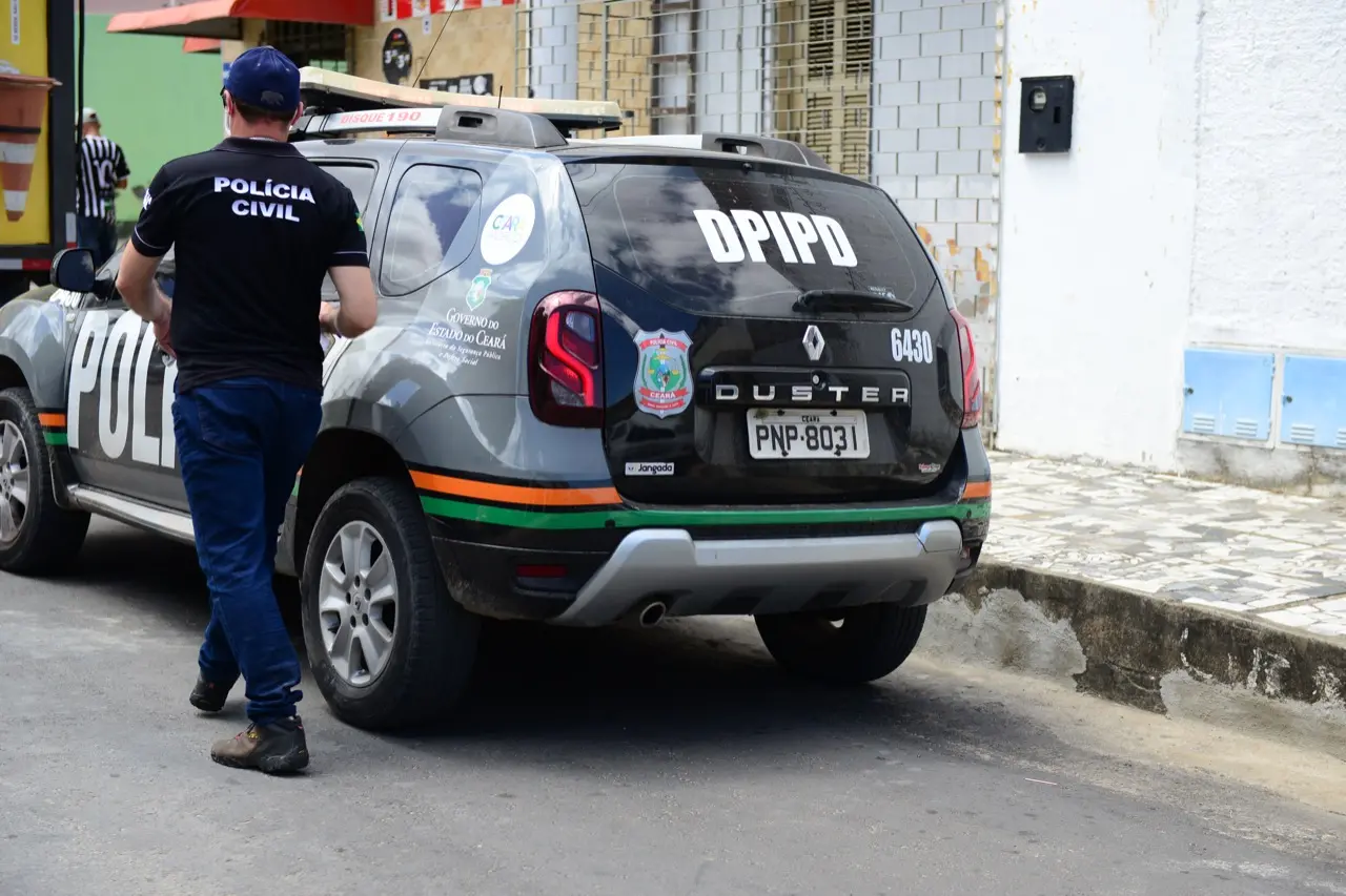 Imagem da notícia: Homem é preso no bairro Montese suspeito de estuprar a própria mãe, de 85 anos