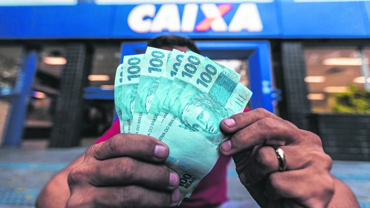 Auxílio emergencial ainda será pago em 2022, mas apenas para pais solteiros que não receberam nos ciclos anteriores