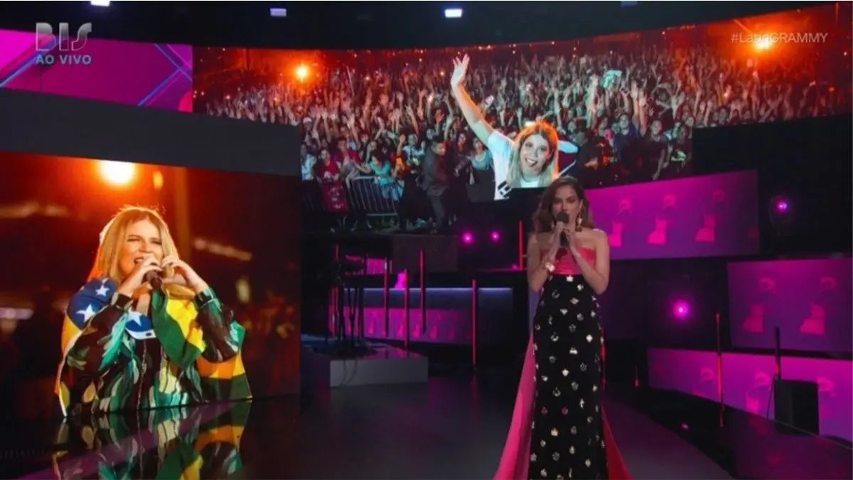 Imagem da notícia: Anitta faz homenagem à Marília Mendonça no Grammy Latino 2021: 'Me dói o coração'