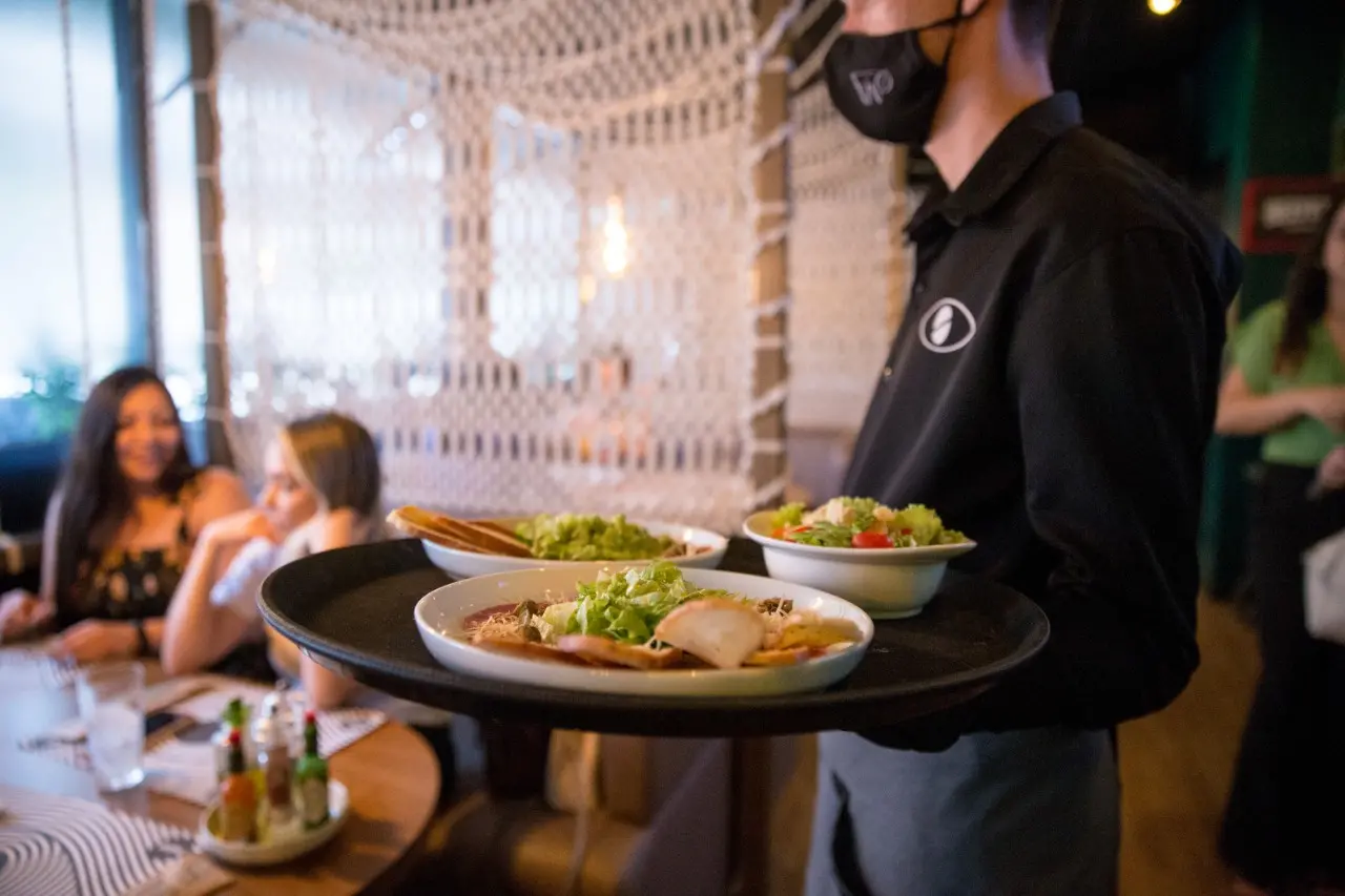 Imagem da notícia: Restaurantes do Ceará temem novas restrições e suspendem contratações