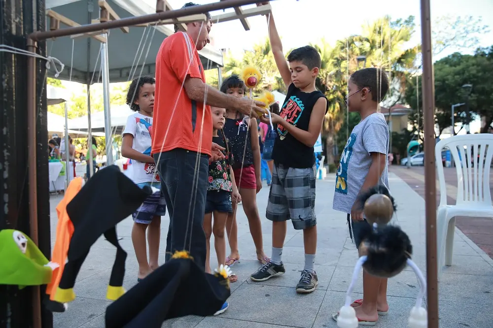 No último mês de junho, a praça ganhou uma brinquedoteca, estimulando o desenvolvimento físico, cognitivo e emocional de crianças entre 3 e 12 anos