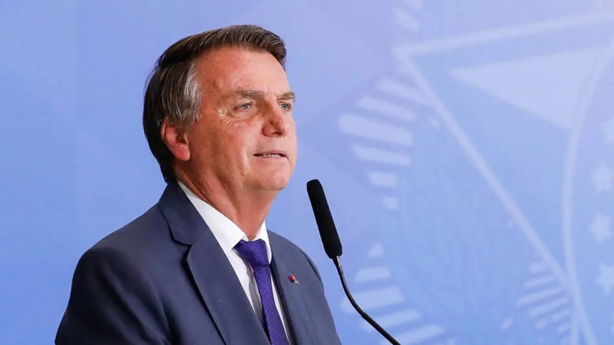 Imagem da notícia: Bolsonaro nega interferência no Enem e diz que 'ainda' teve ideologia em questões da prova