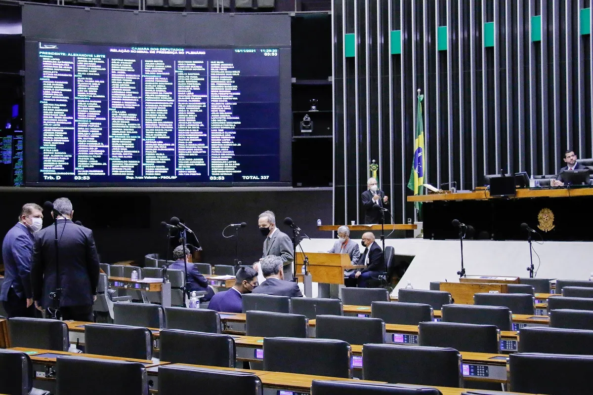 Deputados prestam contas do que gastam mensalmente com a cota parlamentar