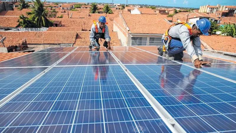 Imagem da notícia: Energia solar se torna mais acessível e oferece economia de até 99% na conta de luz 