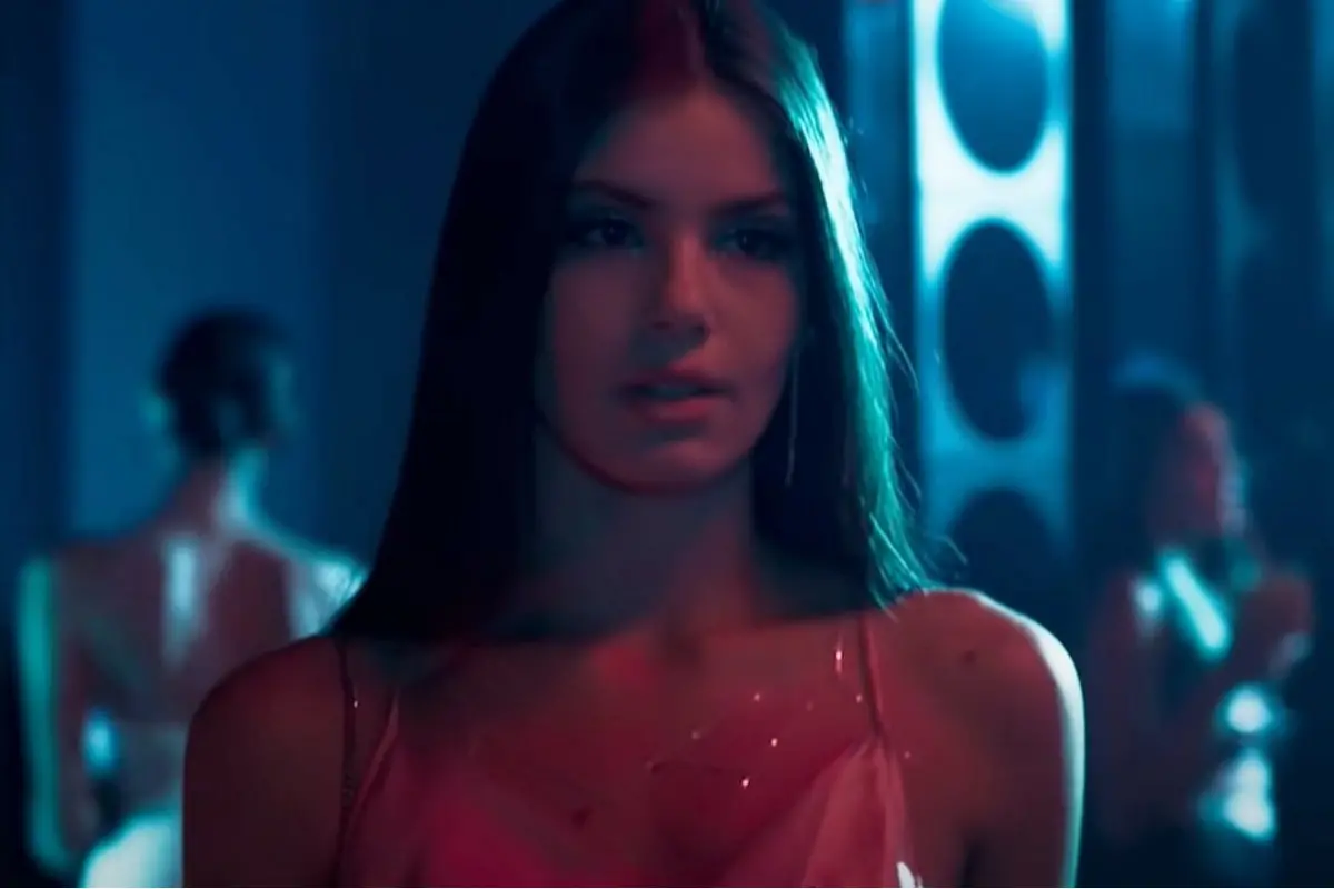Imagem da notícia: TV Globo estuda processar Camila Queiroz pela saída de 'Verdades Secretas 2', diz site