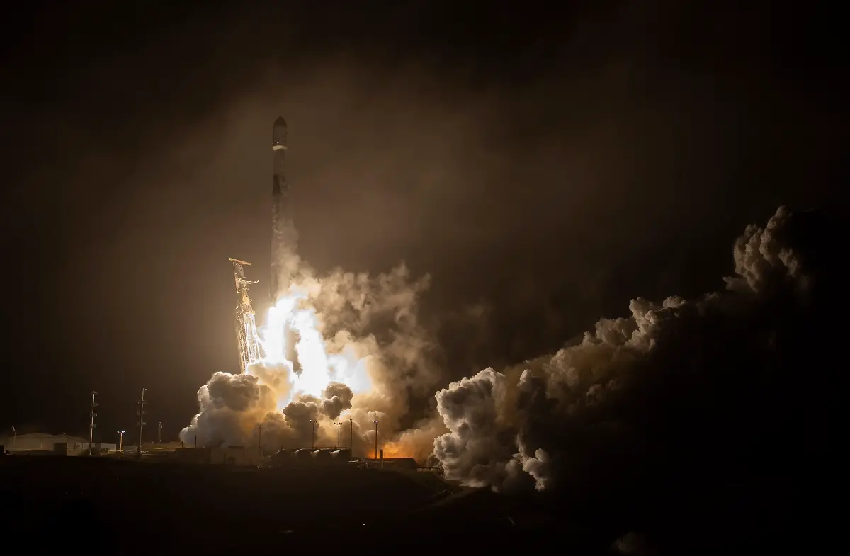Imagem da notícia: Nasa lança nave espacial para desviar curso de asteroide e evitar ameaças futuras