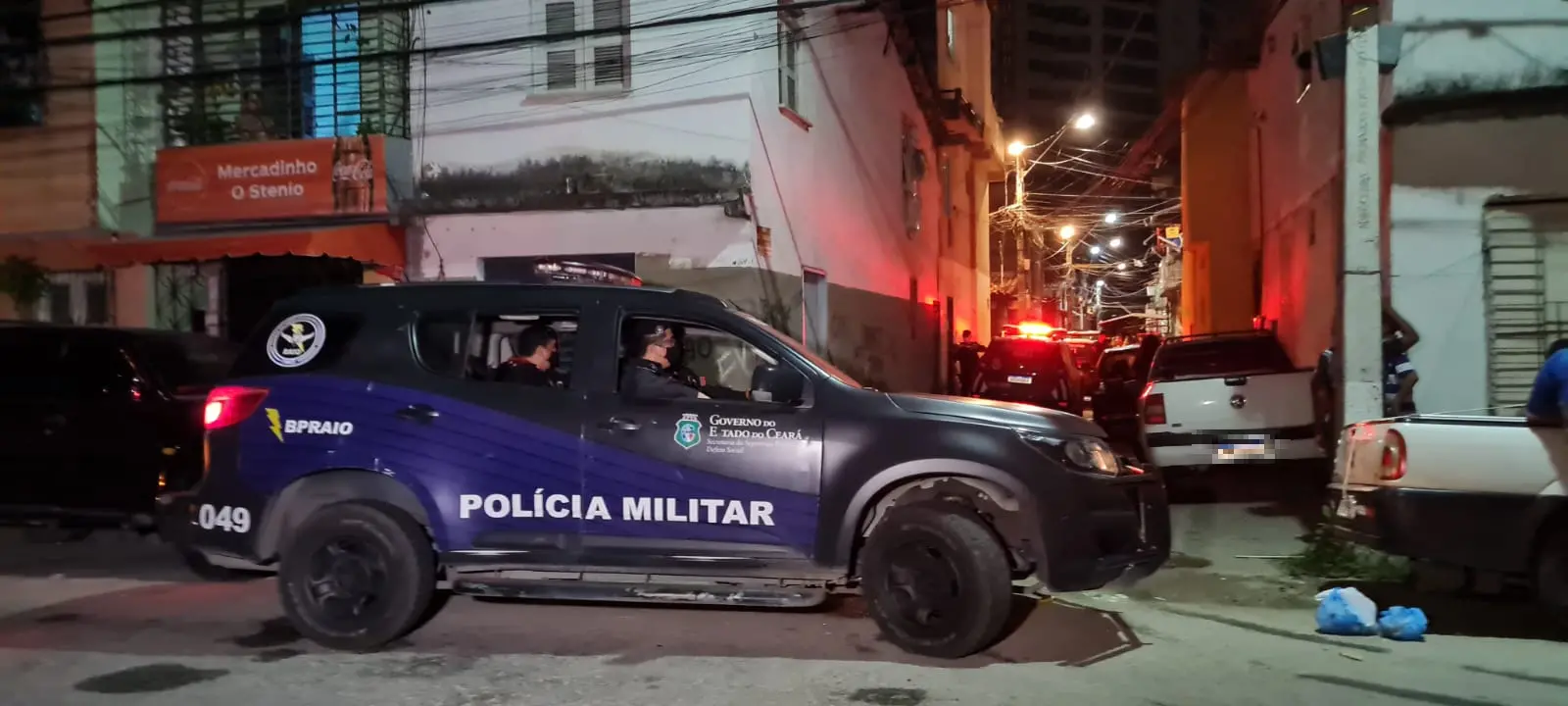 Imagem da notícia: Morador morto em invasão à Comunidade das Quadras não era alvo do crime; suspeito é preso