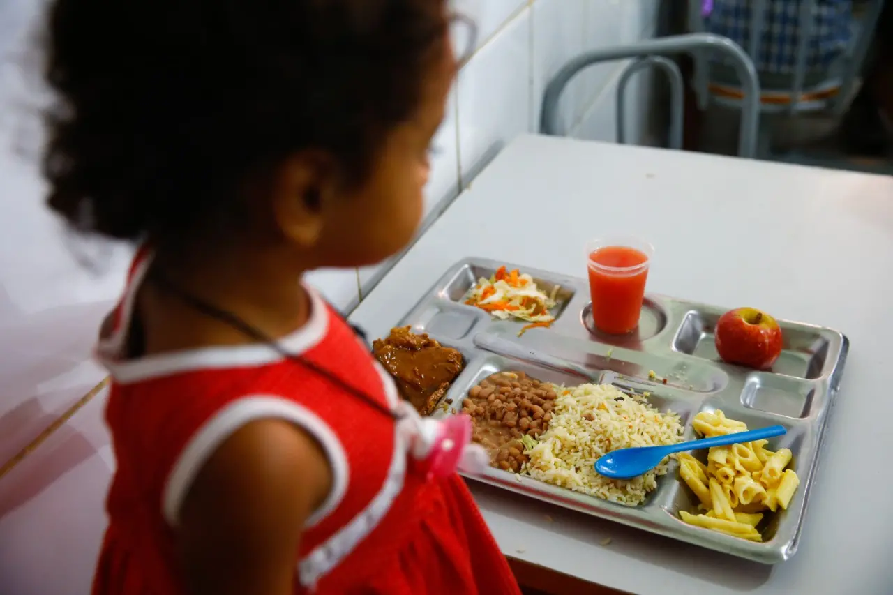 Imagem da notícia: 74% das crianças de até 9 anos, acompanhadas pelo SUS no Ceará, fazem menos de 3 refeições por dia