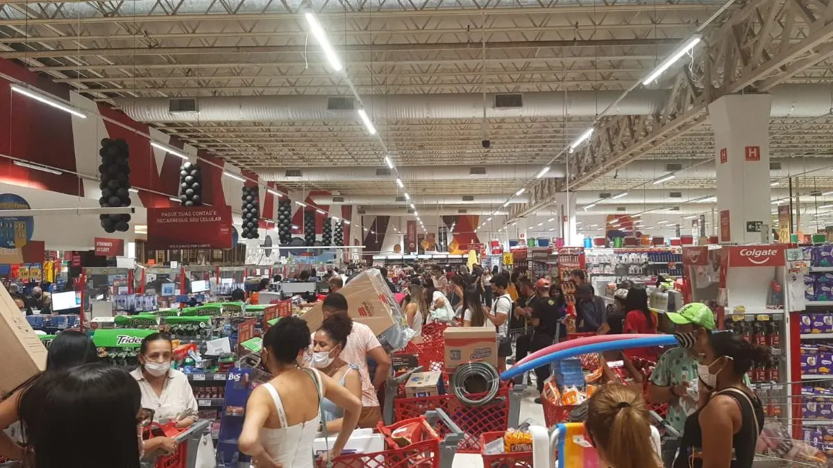 Imagem da notícia: Lojas em Fortaleza já registram intenso movimento antes mesmo do início da Black Friday 