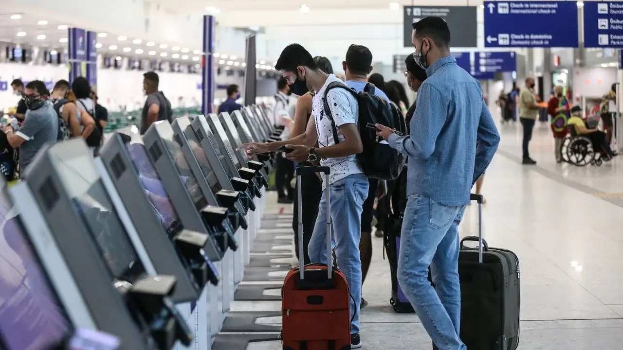 Imagem da notícia: Como evitar que o Ceará tenha aumento de casos da Covid vindos de países que enfrentam novas ondas 