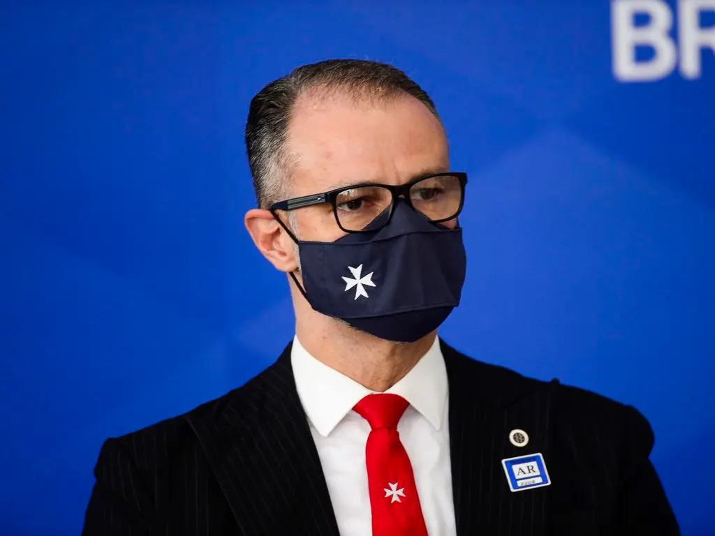 Imagem da notícia: Variante Ômicron do coronavírus já pode estar no Brasil, diz diretor da Anvisa
